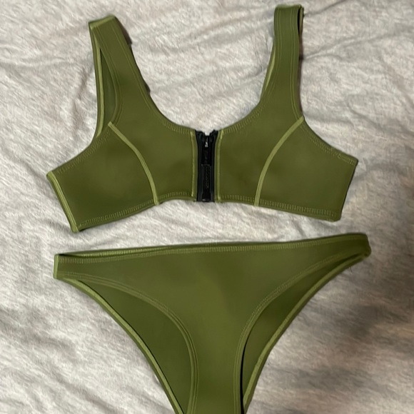 Hoaka Swimsuit Set - Picture 1 of 2